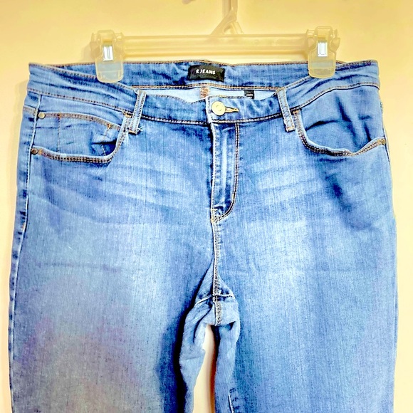 R Jeans size 32 petite, in great condition . - Picture 5 of 5